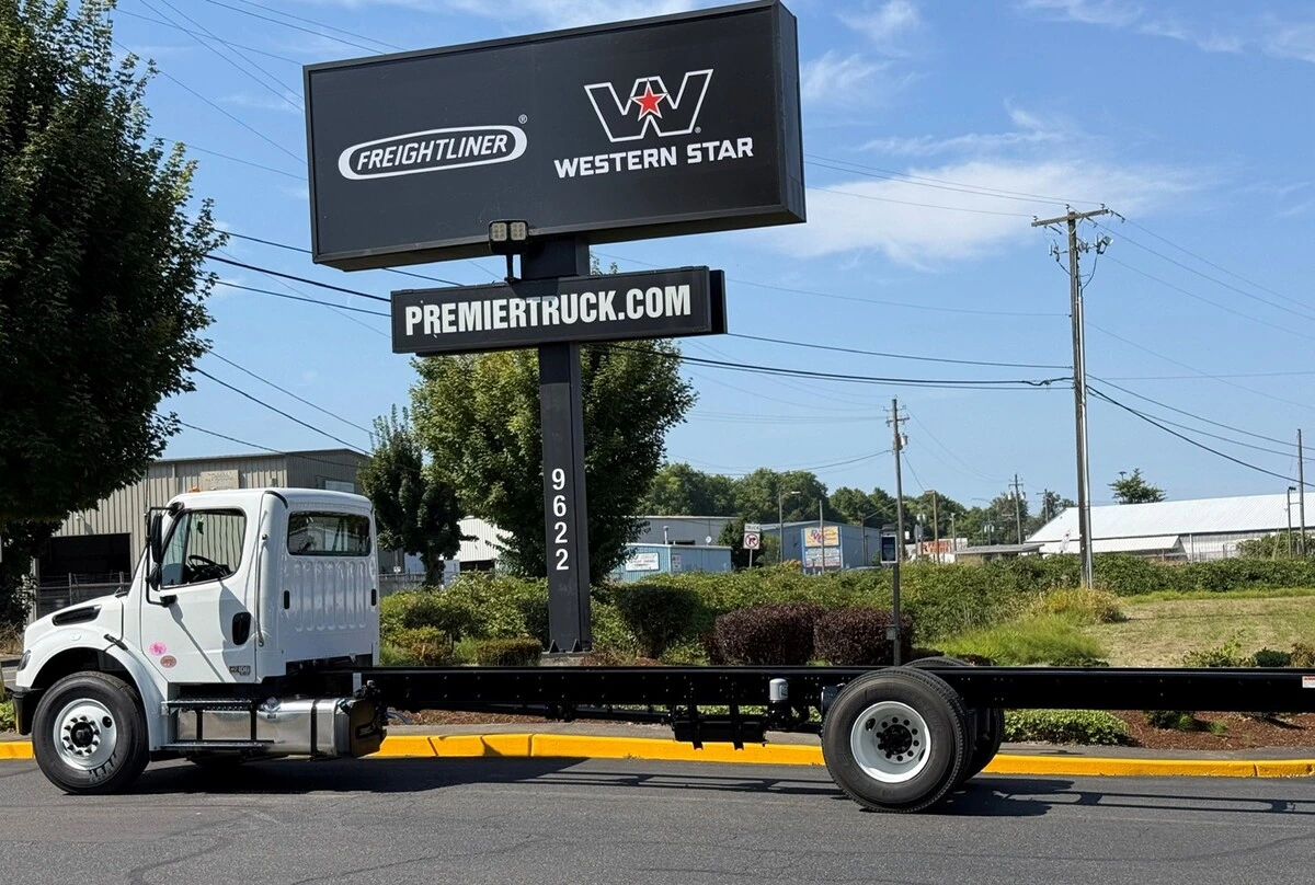 2027 Freightliner M2 106 — photo 6