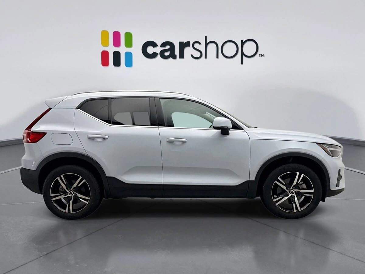 2025 Volvo - image 6