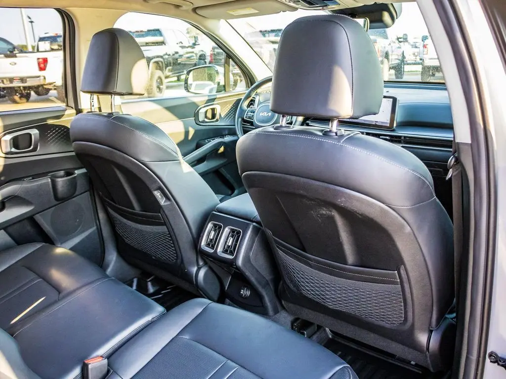2025 Kia Sorento S photo 17