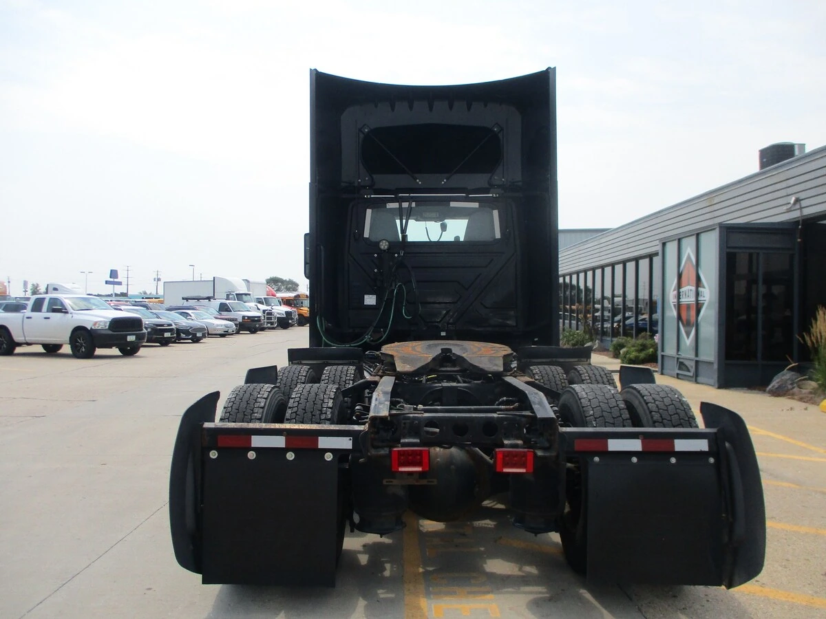2022 International LT in Altoona, IA — photo 4