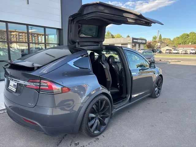 2017 Tesla Model X 75D photo 13