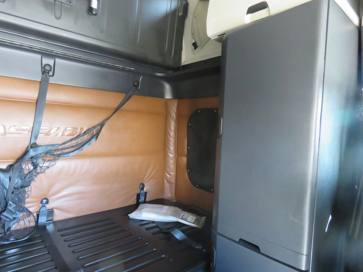 2022 Freightliner Cascadia - image 17