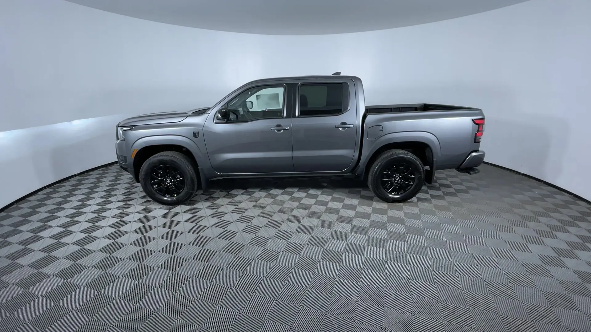 2026 Nissan Frontier Crew Cab SV photo 5