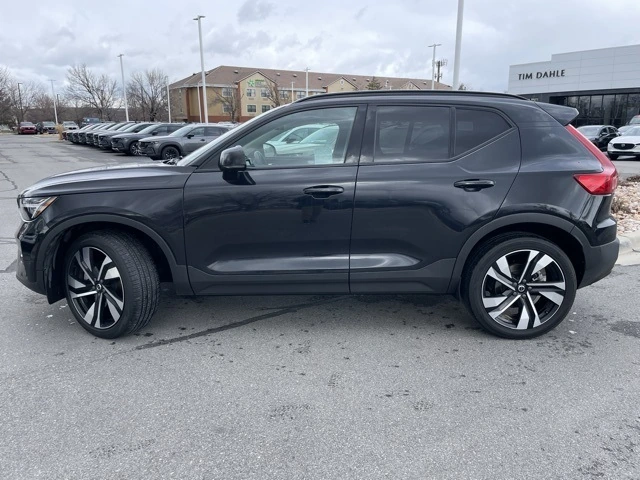 2024 Volvo - image 4