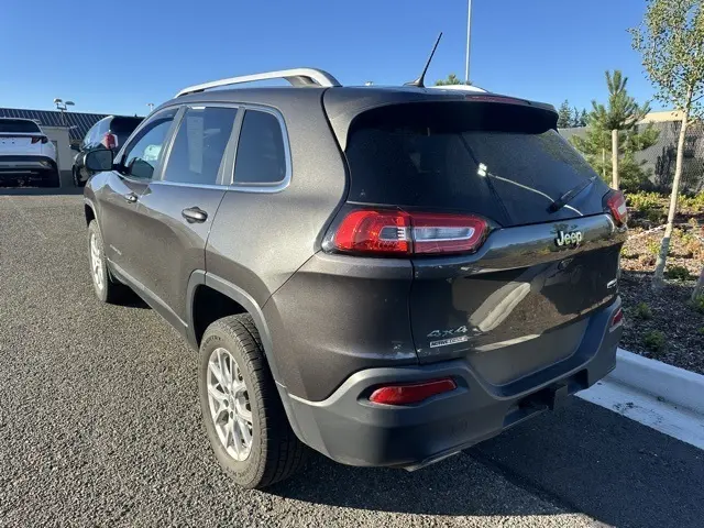 2015 Jeep Cherokee Latitude photo 2