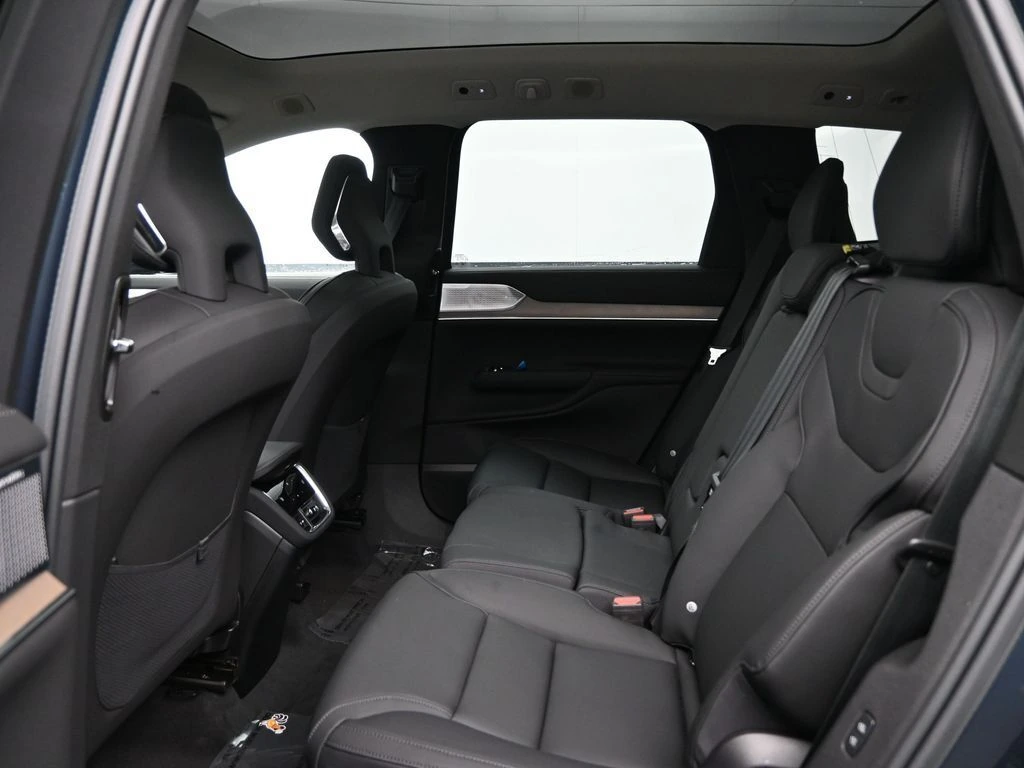 2025 Volvo EX90 Ultra - Photo 18