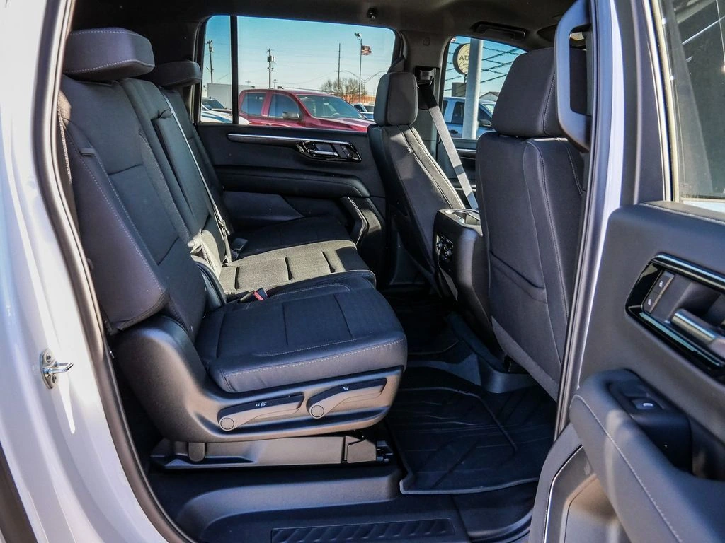 2026 Chevrolet Suburban LS - Photo 18