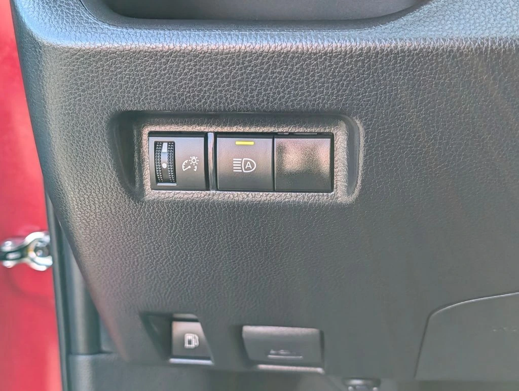 2024 Toyota RAV4 XLE - Photo 31