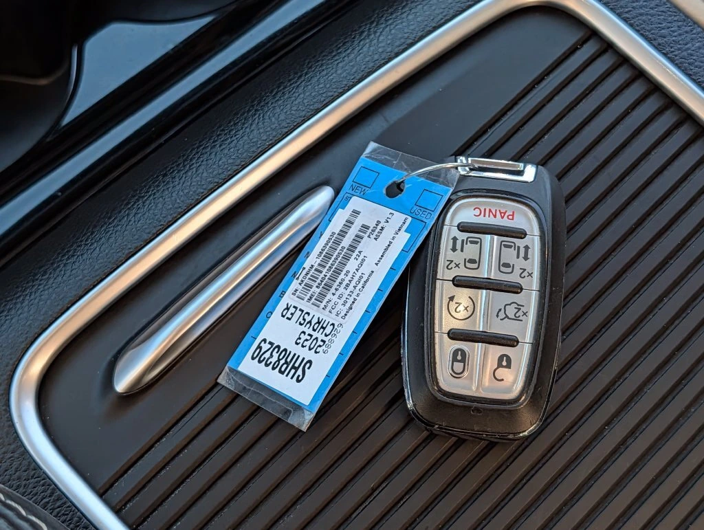 2023 Chrysler Pacifica Hybrid Limited - Photo 37