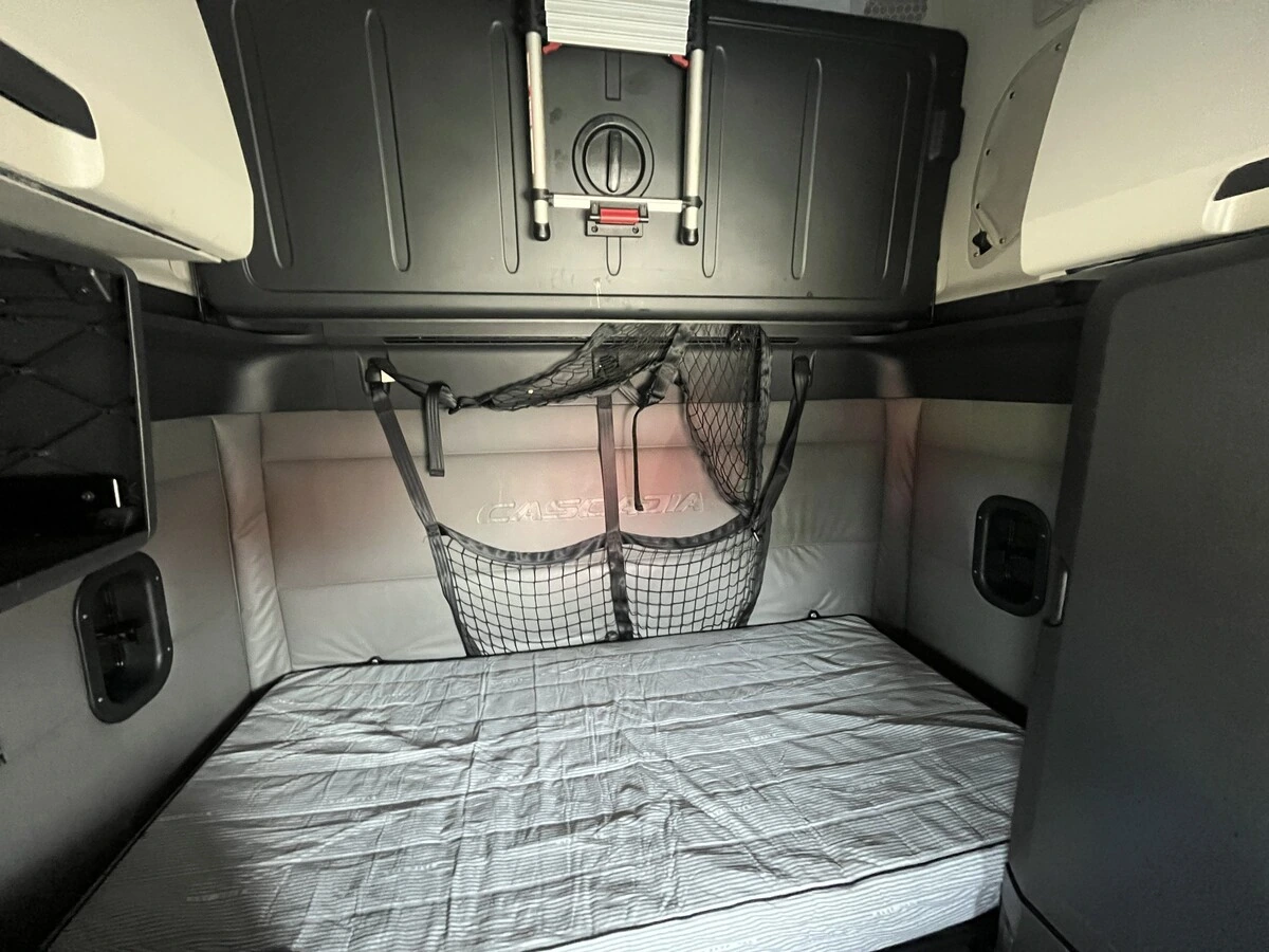2022 Freightliner Cascadia - image 22