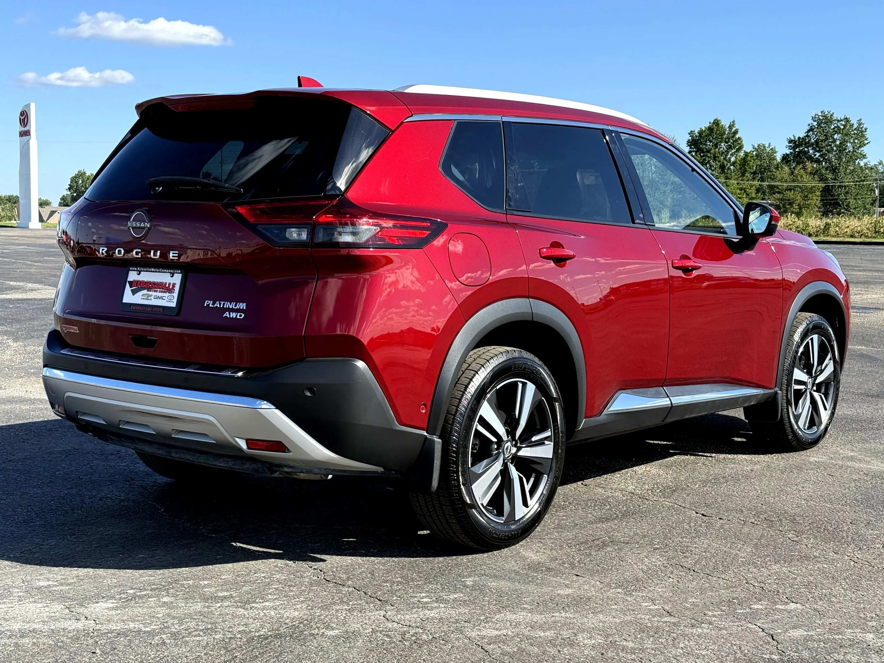 2023 Nissan Rogue Platinum photo 3