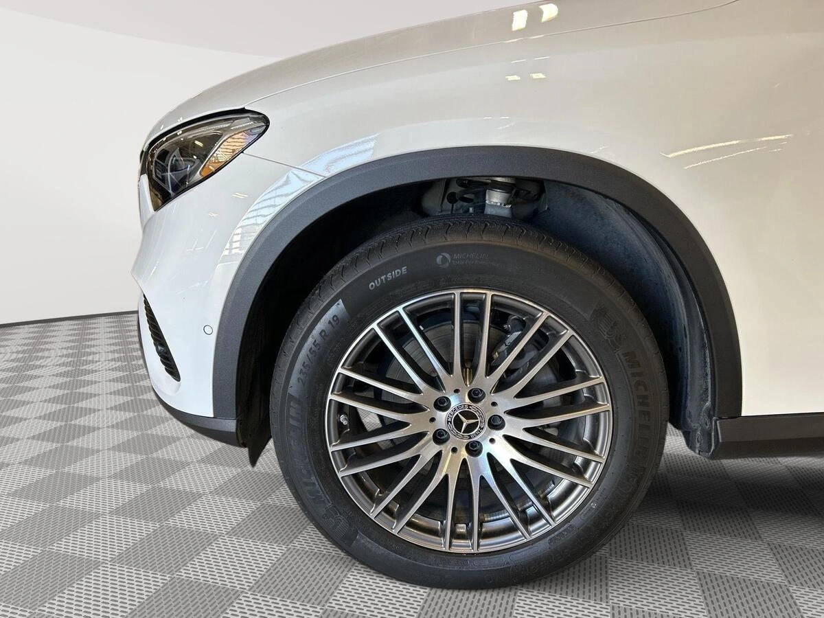 2026 Mercedes-Benz GLC 9