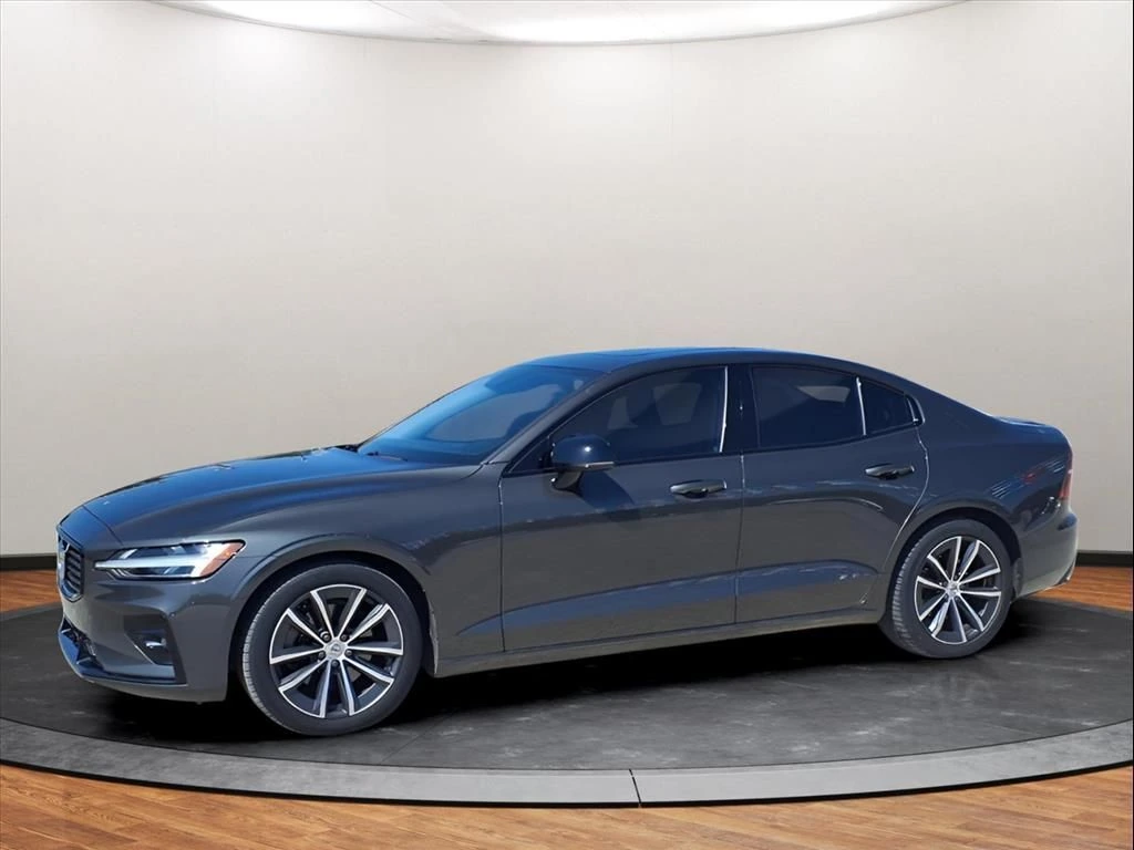 2021 Volvo - image 15