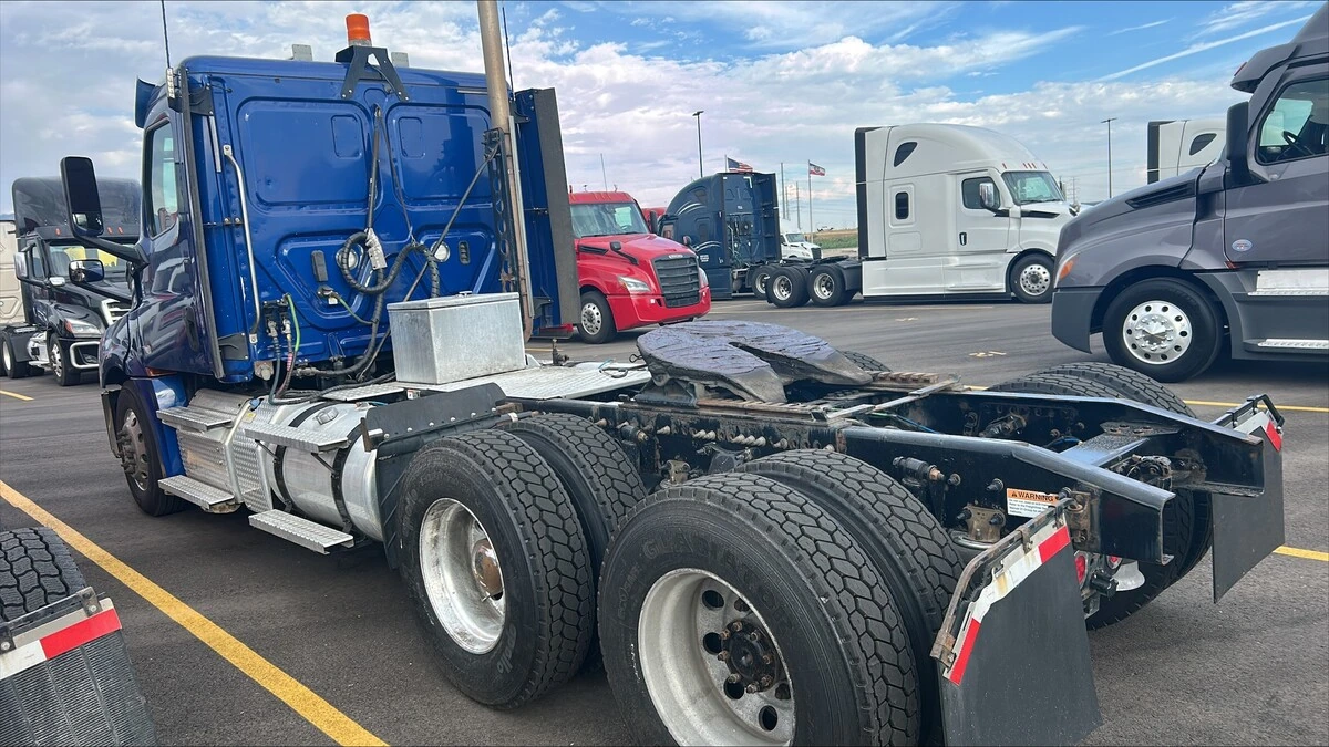 2020 Freightliner Cascadia — photo 4