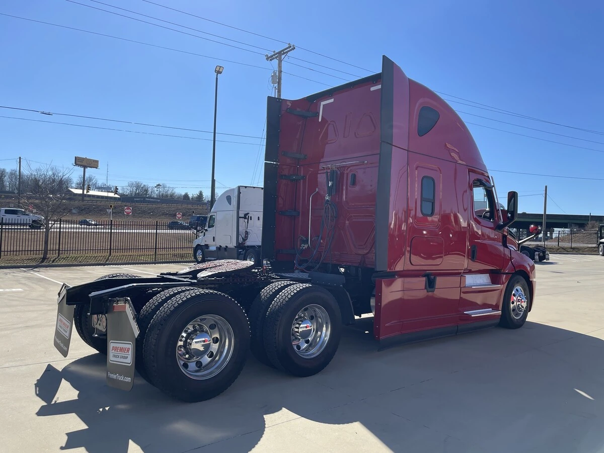 2021 Freightliner Cascadia - image 7
