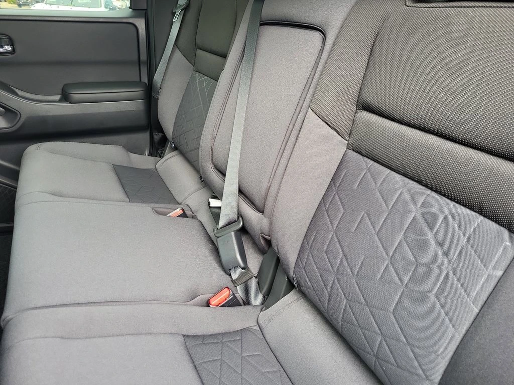 2025 Nissan Frontier SV - Photo 11