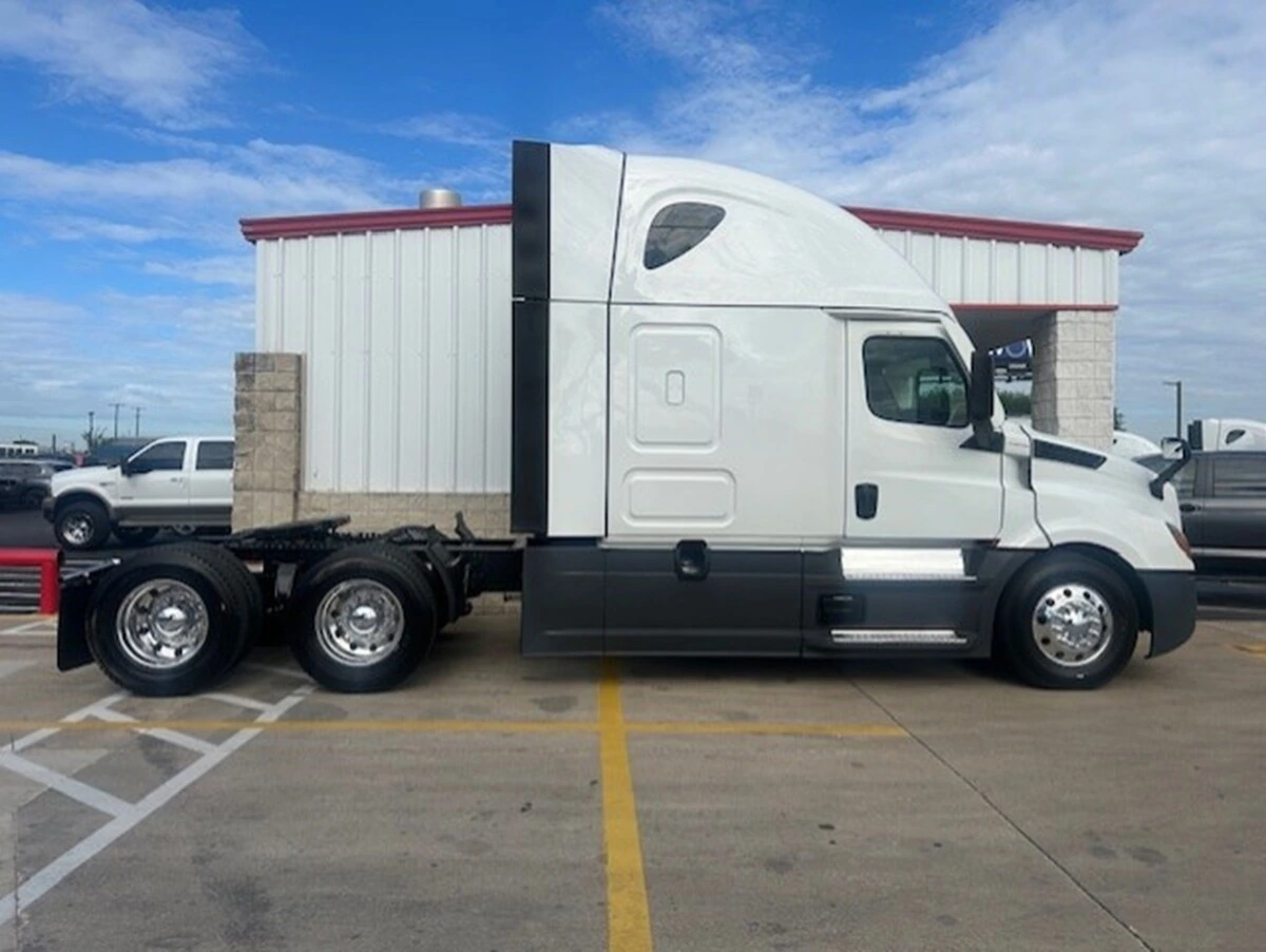 2024 Freightliner Cascadia - image 7