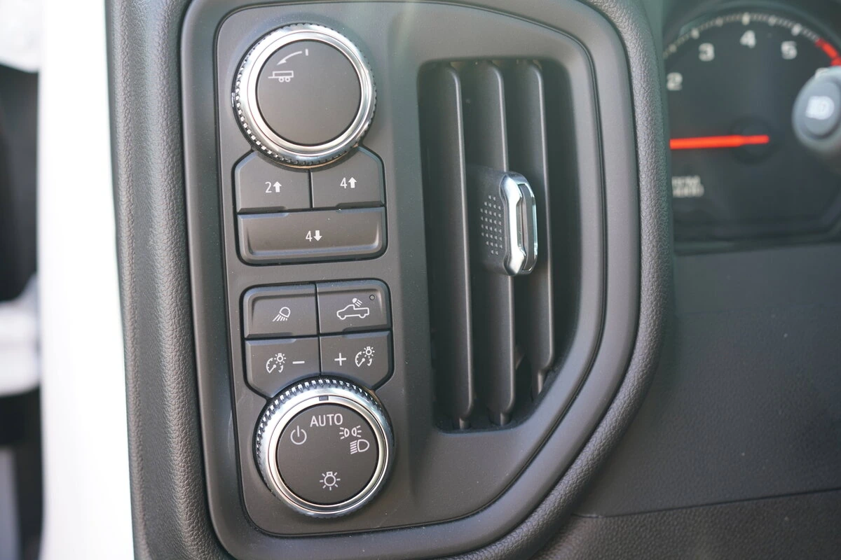 2025 GMC Sierra 3500 Chassis Cab Pro - Photo 25