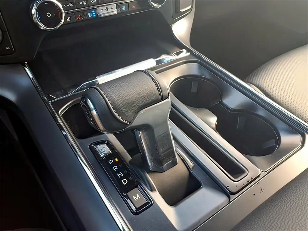 2025 Ford F-150 Lariat photo 10