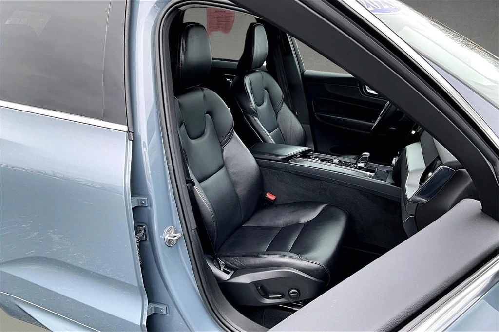 2023 Volvo - image 29
