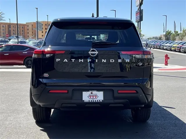 2025 Nissan Pathfinder S photo 4