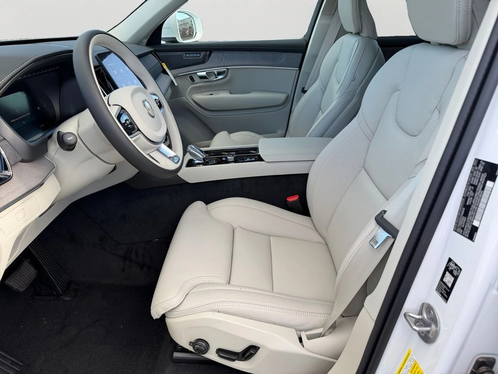 2026 Volvo - image 14