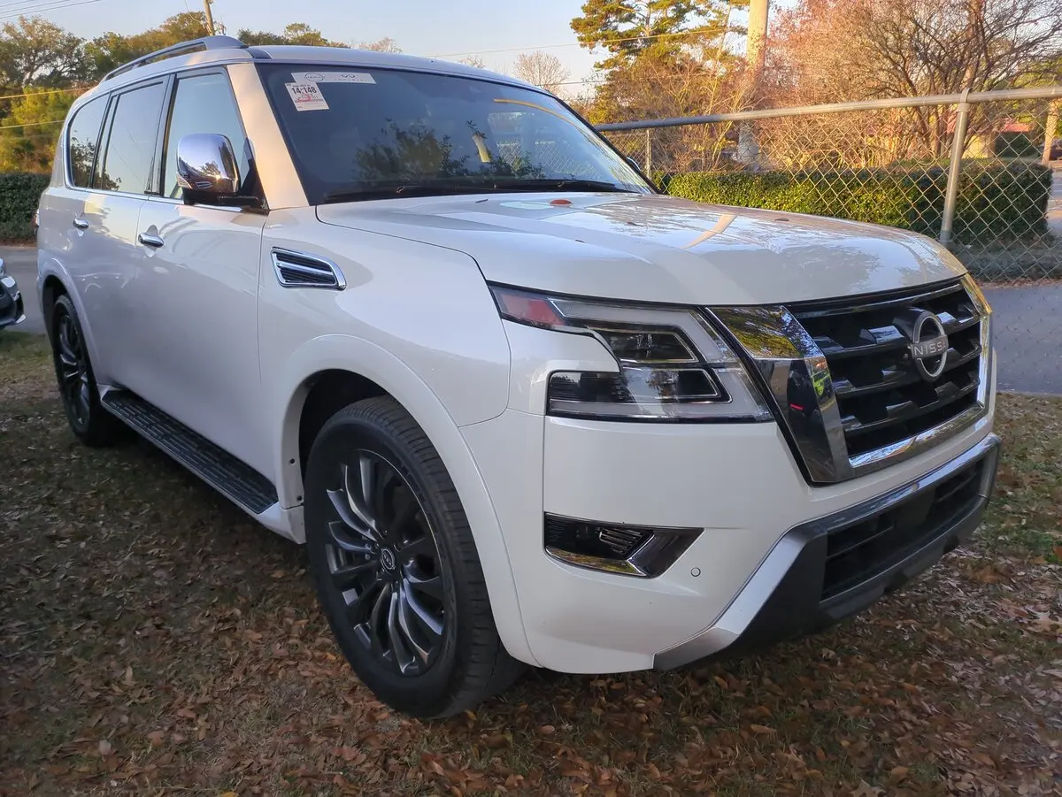 2024 Nissan Armada Platinum's photo