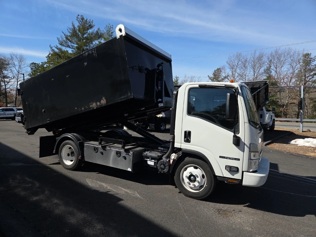 2024 Isuzu NPR - image 17