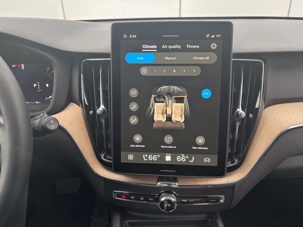 2026 Volvo XC60 Plus - Photo 14