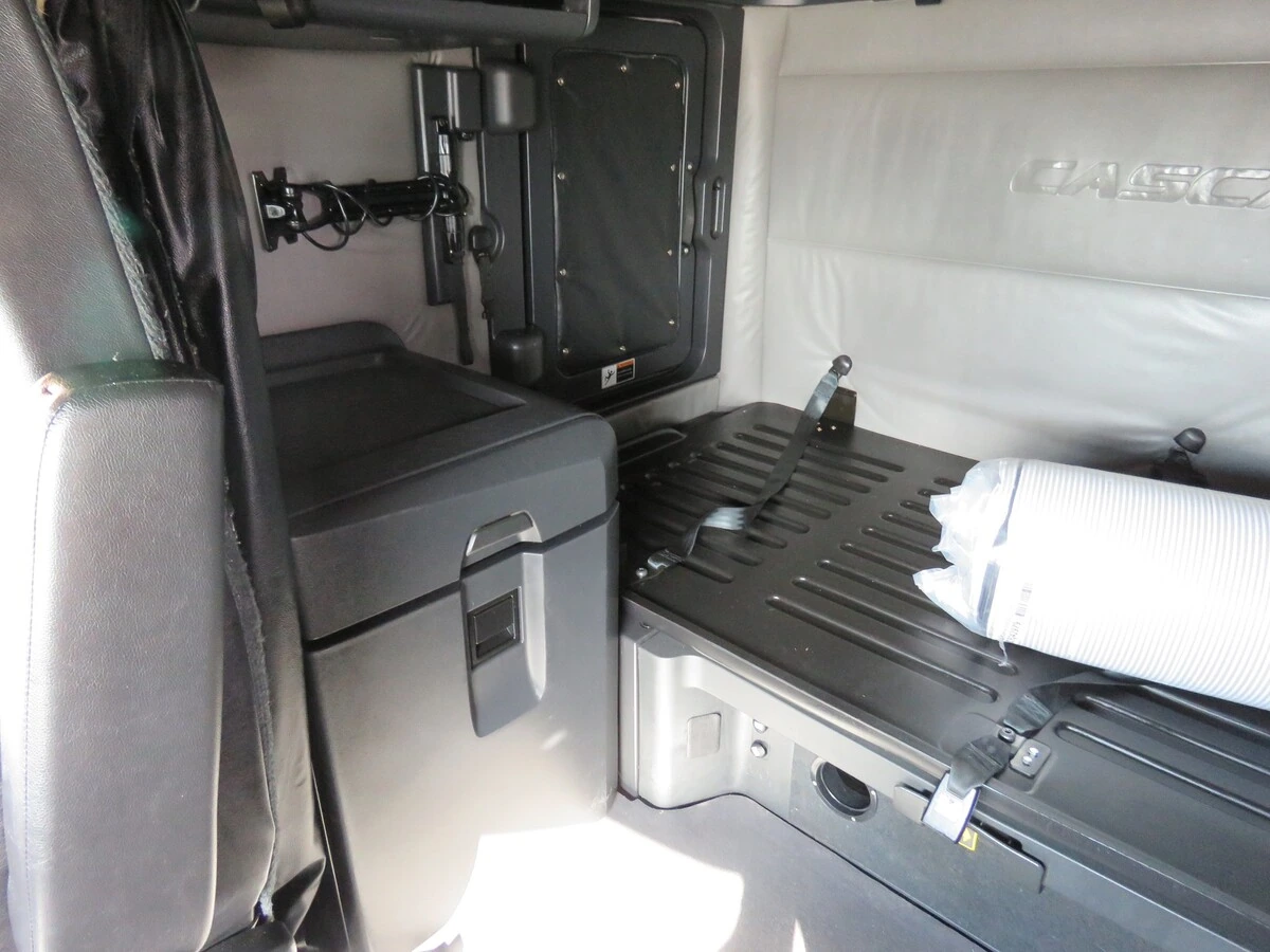 2022 Freightliner Cascadia - image 15