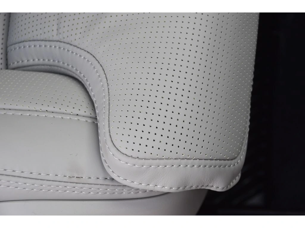 2026 Volvo - image 32