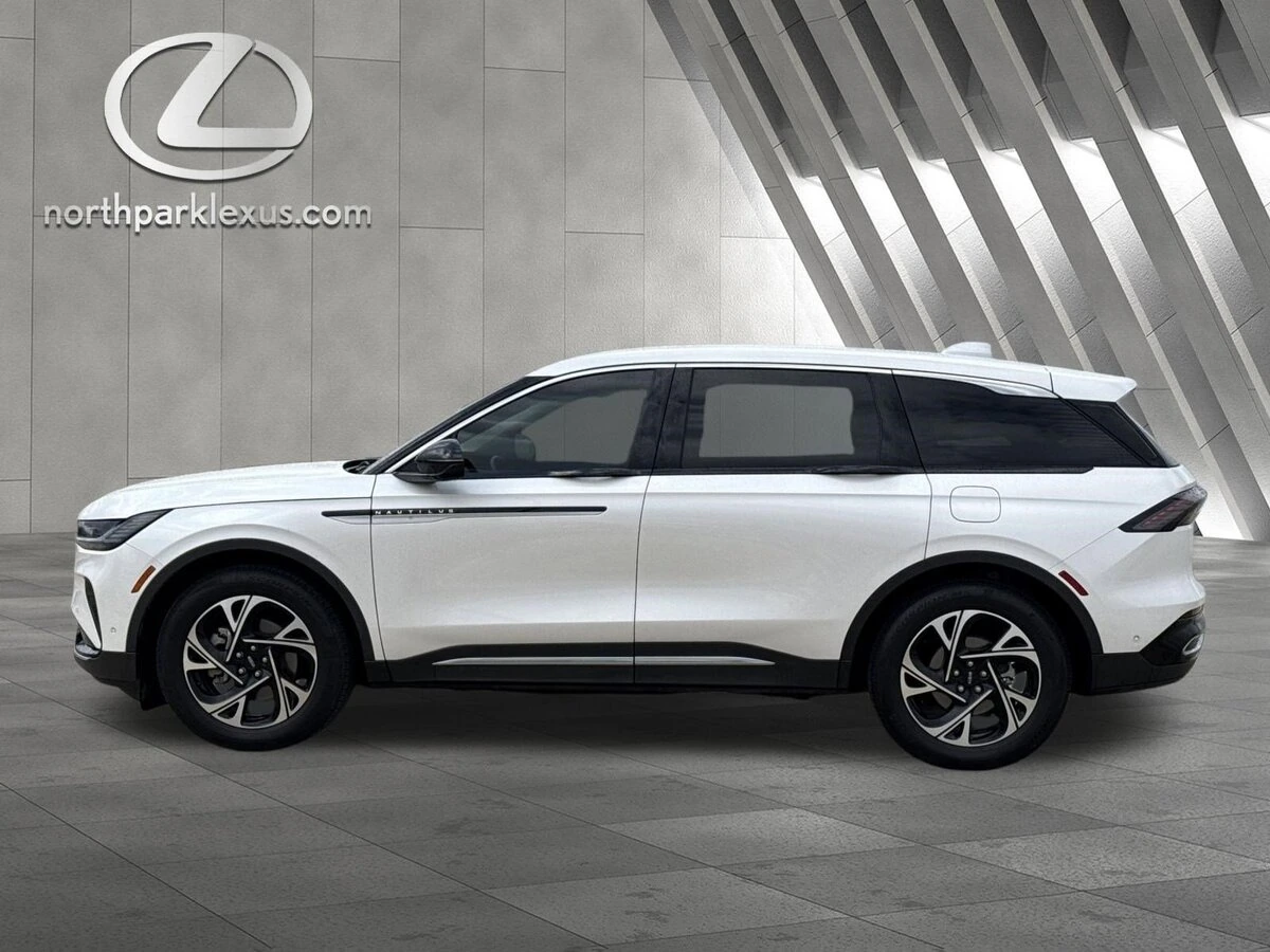 2024 Lincoln Nautilus Premiere AWD's photo