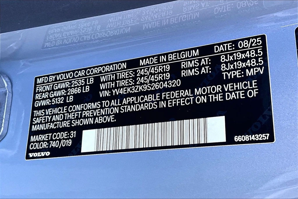 2025 Volvo - image 18