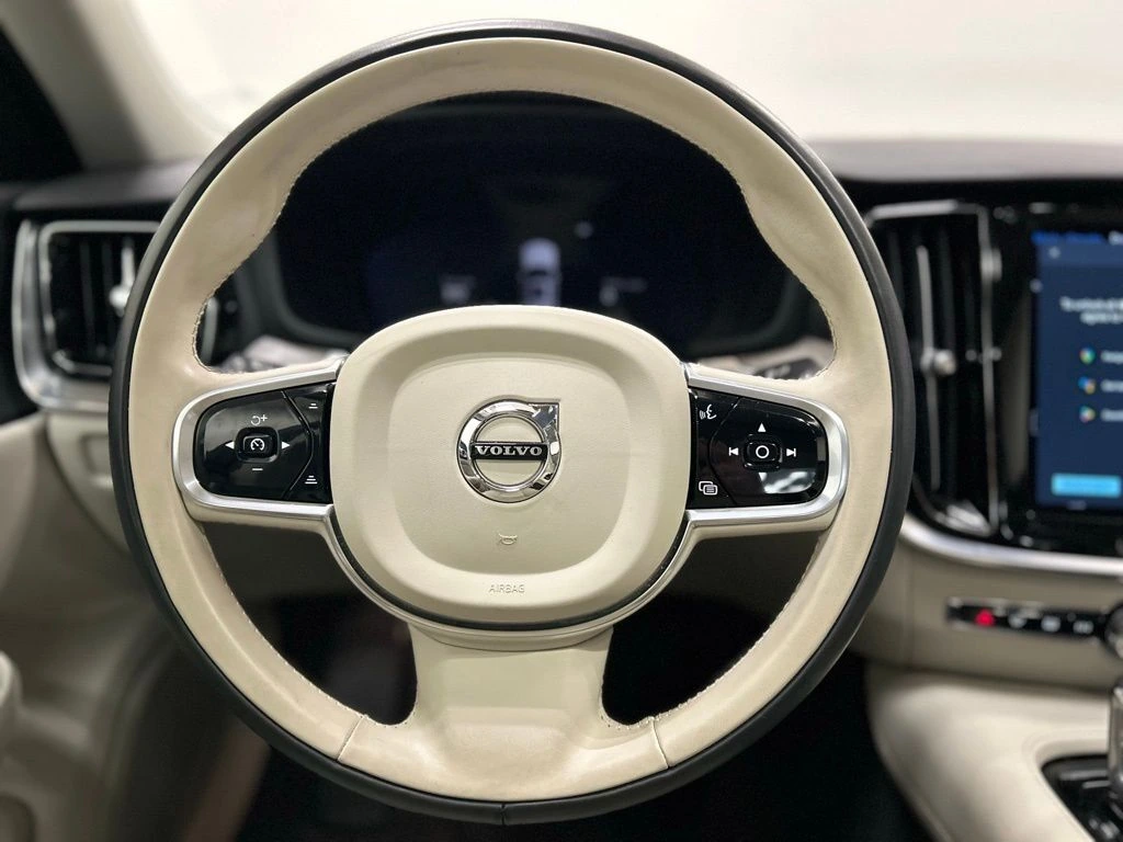 2023 Volvo - image 13