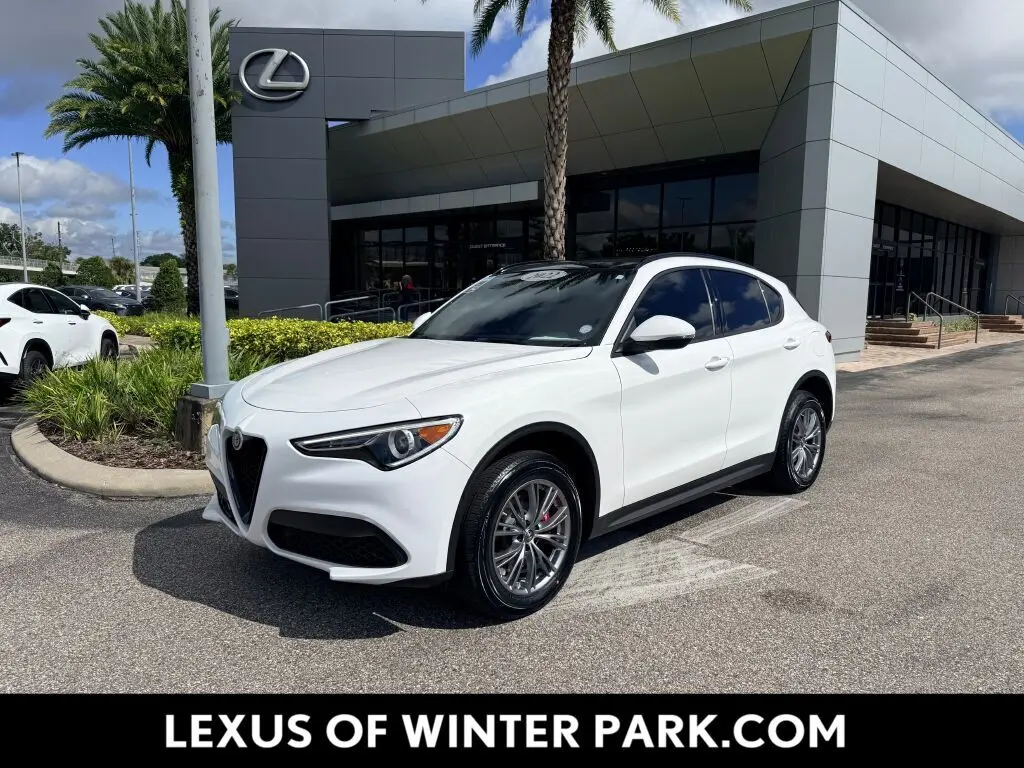 2022 Alfa Romeo Stelvio Base