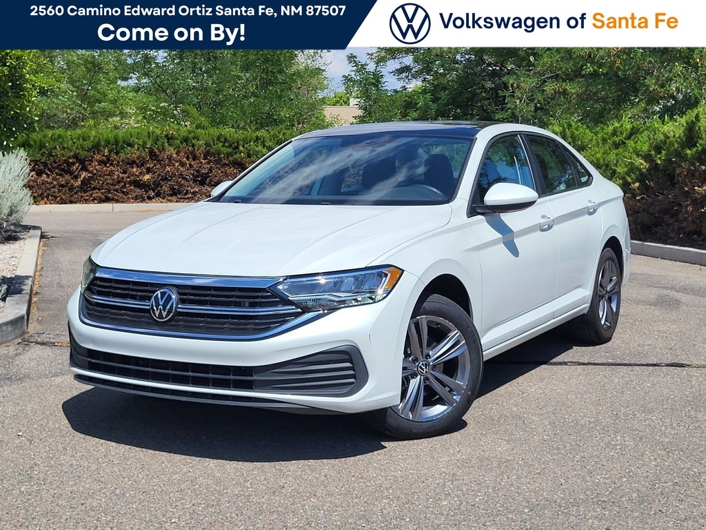 2023 Volkswagen Jetta SE w/ Sunroof