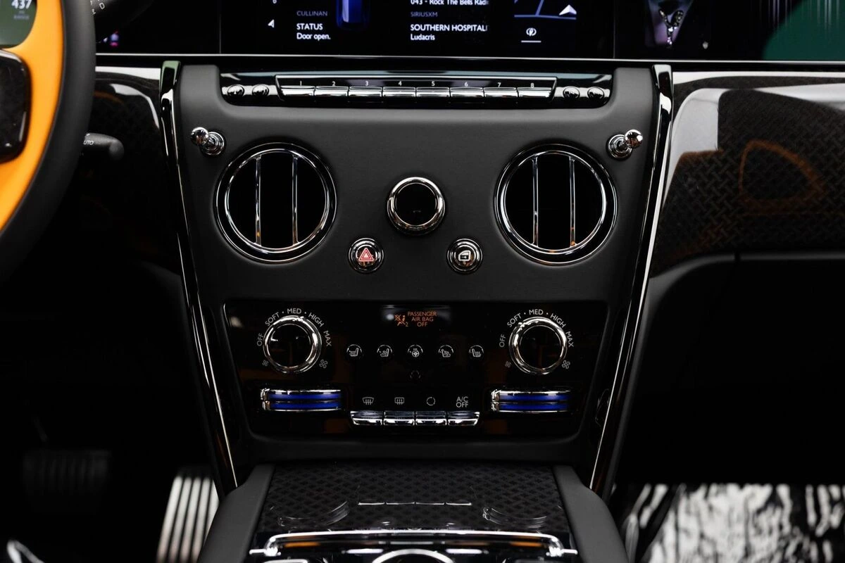 2027 Rolls-Royce Cullinan Black Badge - Photo 24