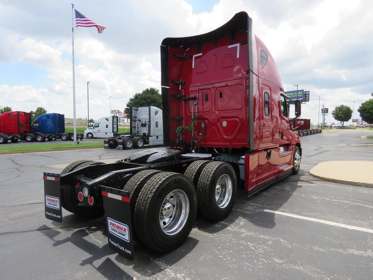 2022 Freightliner Cascadia — photo 7