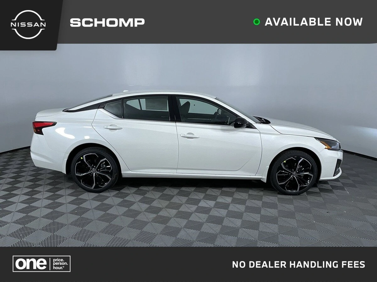 2025 Nissan Altima SR's photo