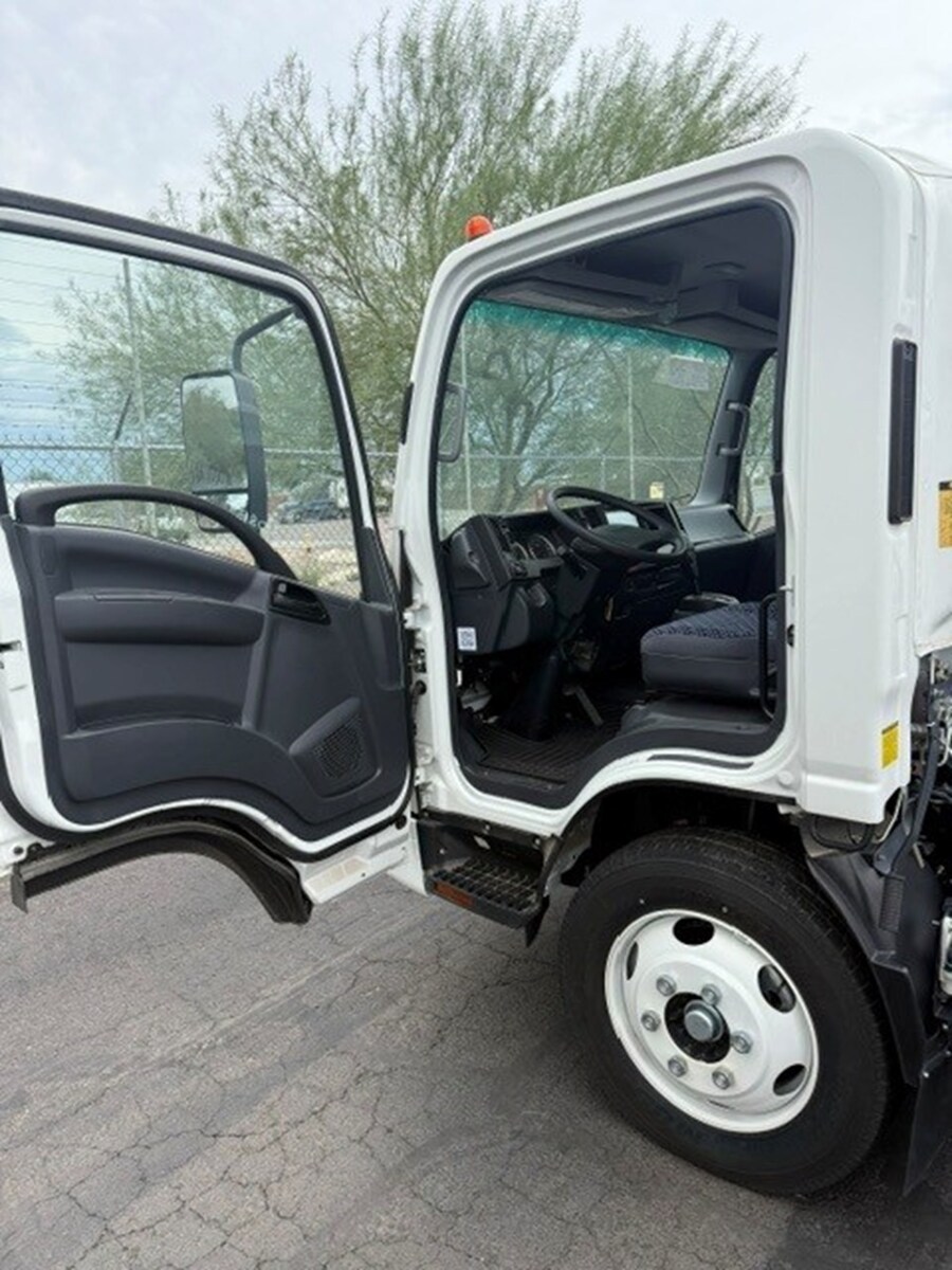 2024 Isuzu NRR