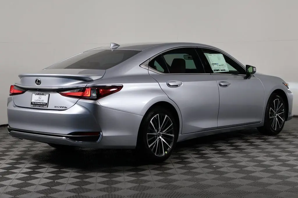 2025 Lexus ES 300h photo 2