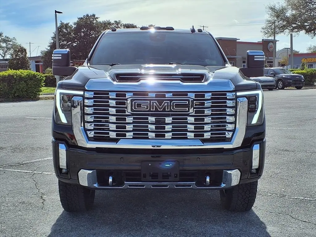 2024 Gmc Sierra HD Denali photo 2