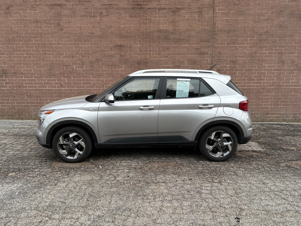 Used 2025 Hyundai Venue SEL with VIN KMHRC8A34SU359834 for sale in Kansas City
