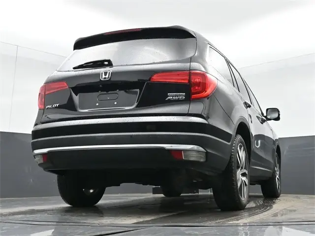 2017 Honda Pilot Touring photo 33