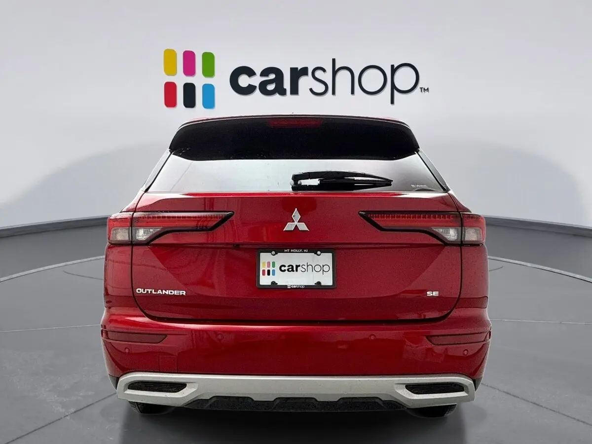 2024 Mitsubishi Outlander SE Black Edition photo 4