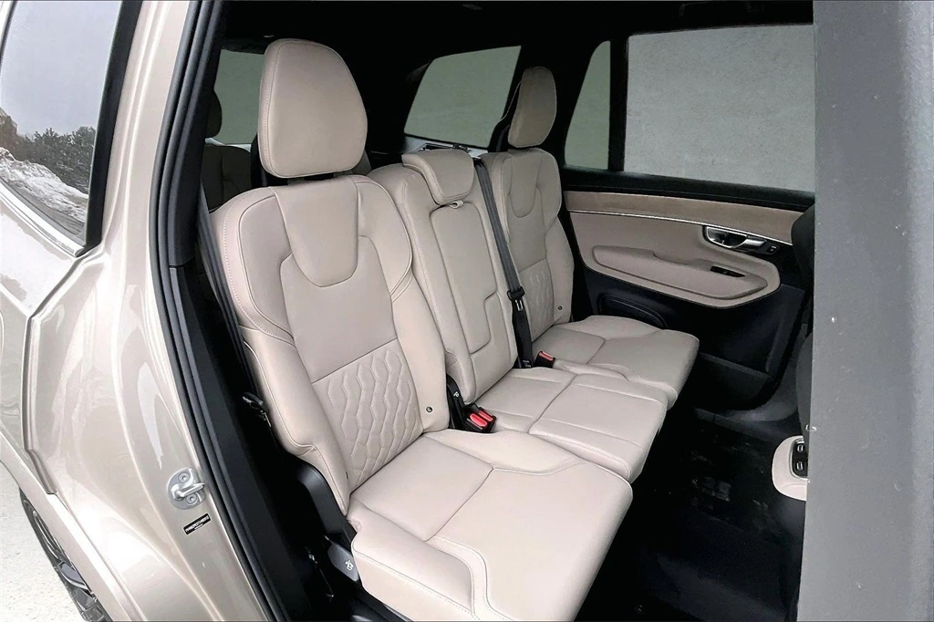 2026 Volvo - image 10