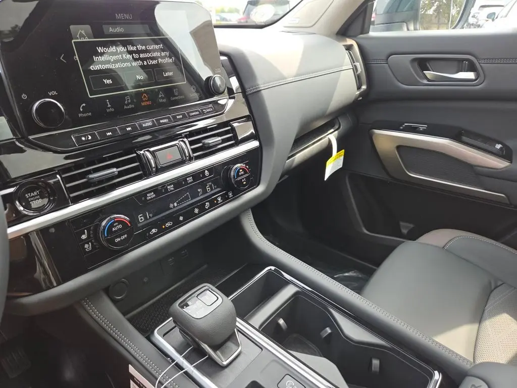2025 Nissan Pathfinder Platinum photo 20