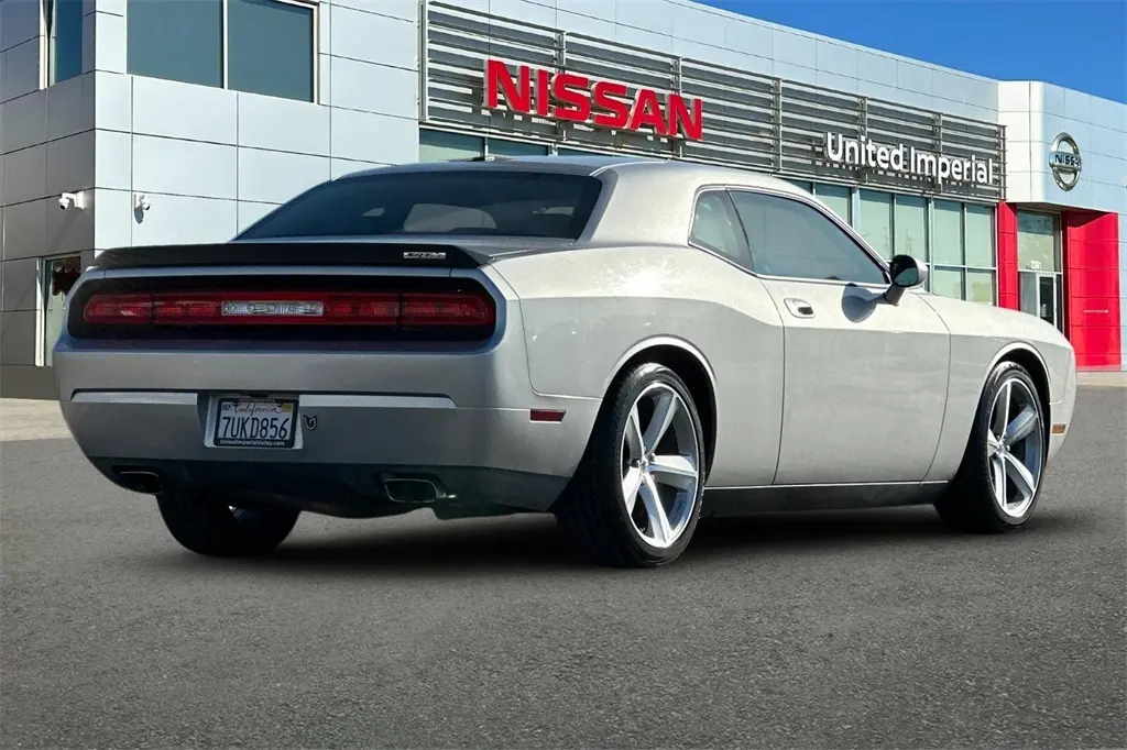 2008 Dodge Challenger SRT8 photo 4