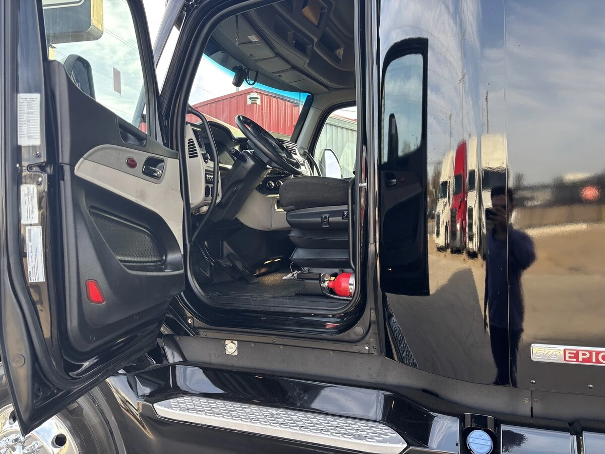 2023 Peterbilt 579 - image 10