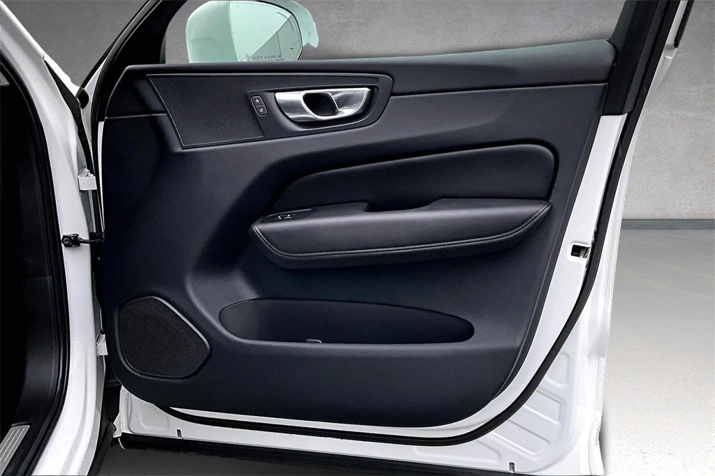 2023 Volvo - image 27